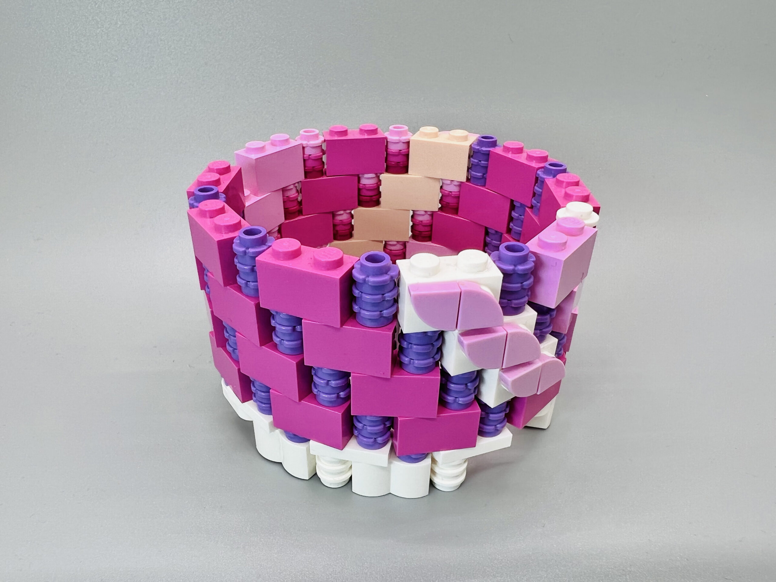 Hoops made of repeating 2x1 bricks and 1x1 round plates.